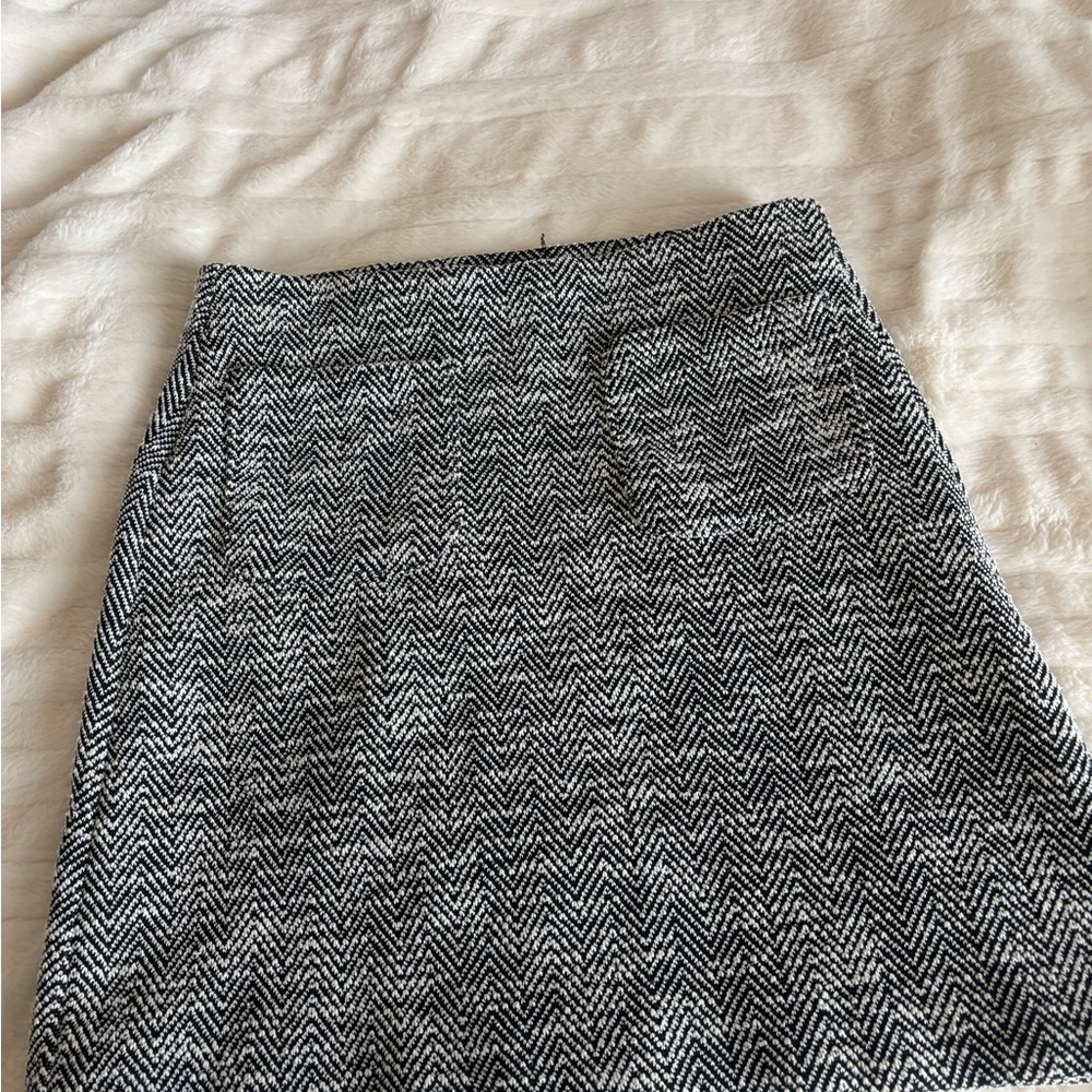 LOFT Black and White Chevron Pencil Skirt